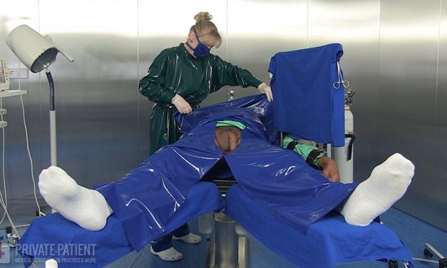 Surgeon in Latex 04