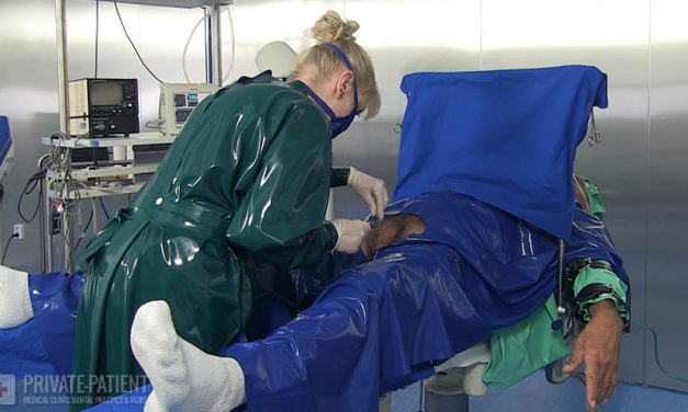 Surgeon in Latex 05